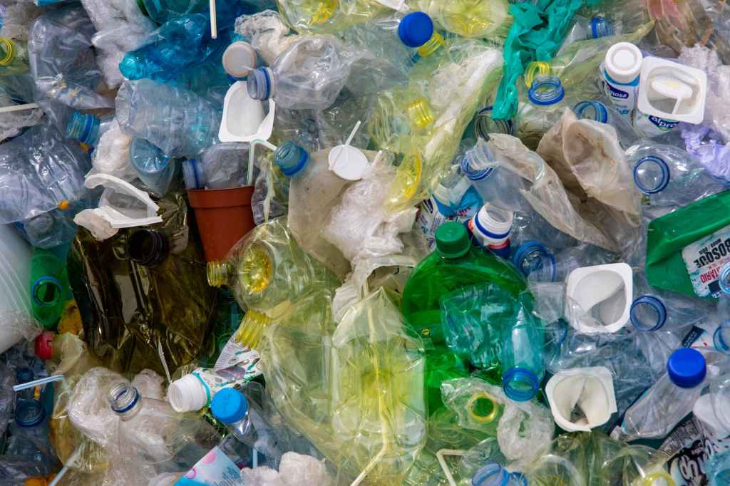 The Environmental Impact of Single-Use Plastic and How You Can Sidestep&nbsp;It